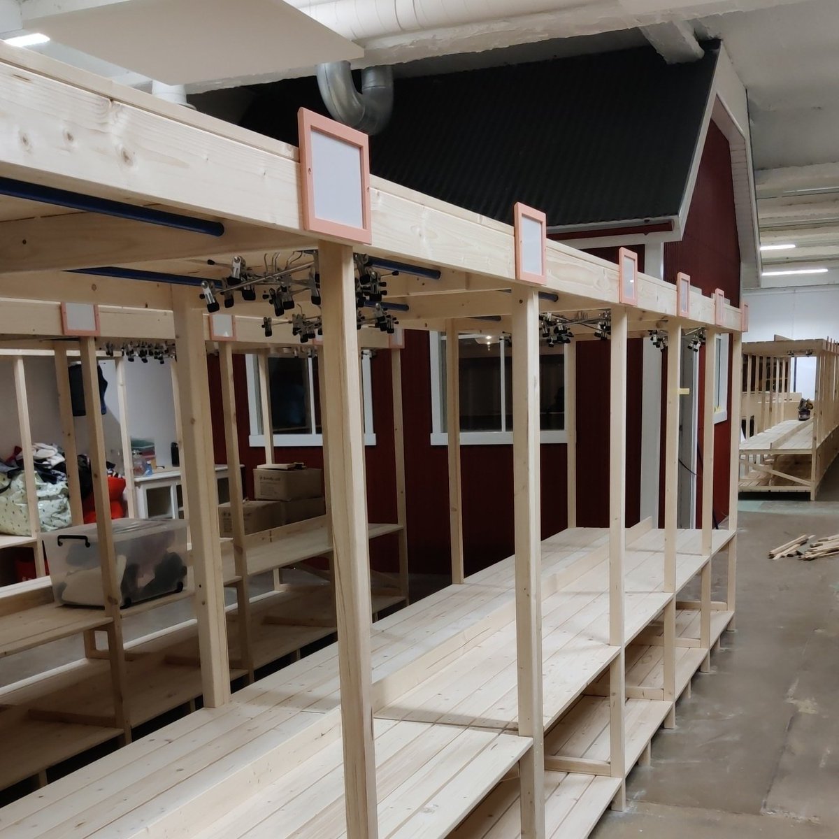 Góði hirðirinn að koma á Hverfis-, Bókin að opna í kjallara M&amp;M, móðir mín og systur að opna básaleigu og vistvæna áfyllingarverslun við Laugaveg o.fl.

Fullt af skemmtilegum og umhverfislega ábyrgum hlutum að gerast í lifandi miðborg.

#meiriborg