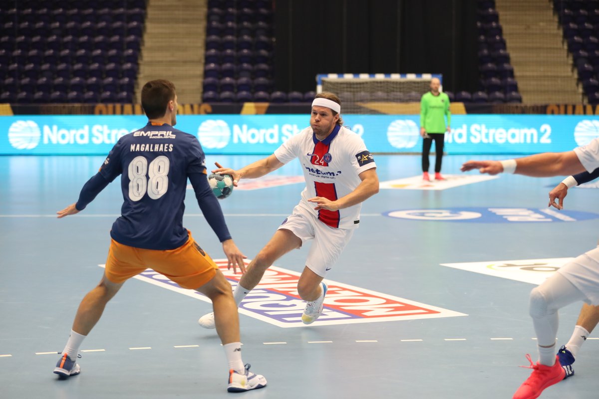 psghand's tweet photo. 38' : @mikkelhansen24 marque et on passe en tête ! (20-21) #FCPPSG https://t.co/Yqnmmk3x5e