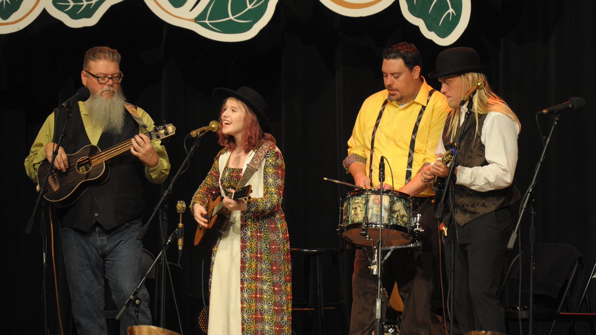I'll be on <a href="/WoodSongs/">WoodSongs Radio & TV</a> Old-Time Radio Hour on <a href="/OfficialRFDTV/">RFD-TV</a> coast to coast this Friday at 6pm ET and next Wednesday at 3:30. It's an all-ukulele episode, so if you get RFD on your cable or satellite provider, I hope you'll tune in! #ukulele #NewMusic