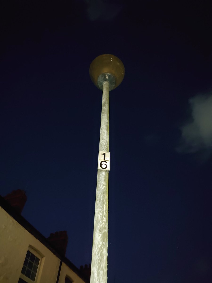 chris2jenkins's tweet image. @cardiffcouncil can you fix lamppost 16 in Rhymney Street please #quickquerycardiff
