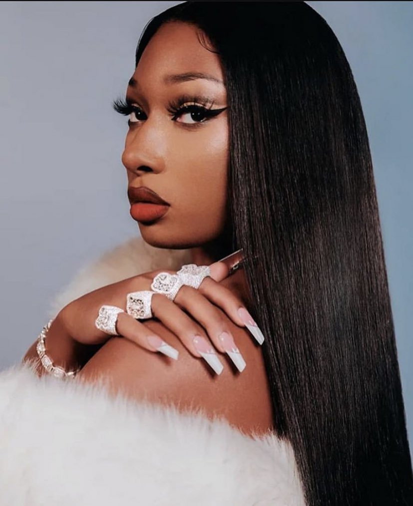 SHOPOHSOSASSY's tweet photo. Rapper of the year 👑#womeninspiringwomen #essence  #wcw #artist #bombshelloftheday #cover #magazine  #fashion #sassylooks #bgr #blackgirlrock #sassylikes #explorepage #instagram #sassybombshelloftheday #sassyhair #sassyblogger #megantheestallion #rapperoftheyear #houston #gq https://t.co/ZhUXTfVWwt