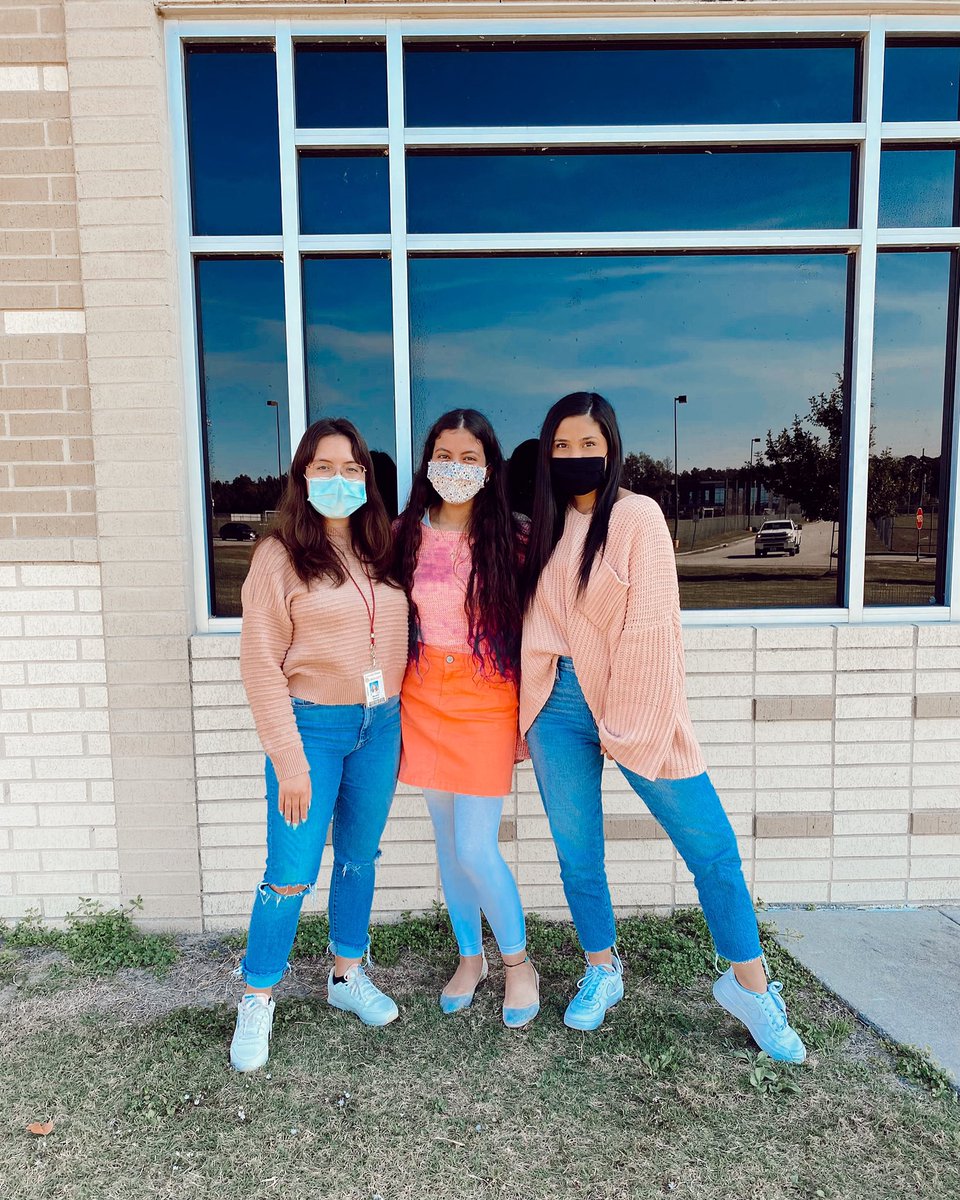 ON WEDNESDAYS WE WEAR PINK 💗 love this sweet family of mine! <a href="/HumbleISD_SCHS/">Summer Creek High</a>