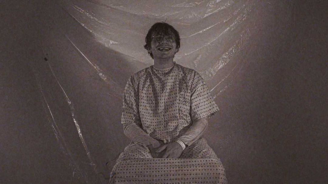 patient0401's tweet photo. La première photographie prise dans le Super Patient Univers. J'y ai rencontré mon amie Rosie. Dr. Simon m'avait dit que tous ensemble nous ferions taire BZN. https://t.co/qKuCduofIw