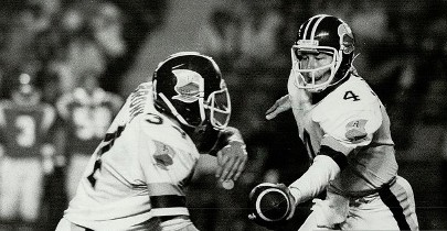 BygoneBoatmen's tweet photo. Bob Bronk @RobertBronk was born on 18 November 1959. A career @TorontoArgos, he played 5 seasons (1982-86) in double blue (and #BoatLogo), winning a Grey Cup. A key contributor to the high-octane offences of the early Eighties.
@TOArgosAlumni https://t.co/RtASG89gEN