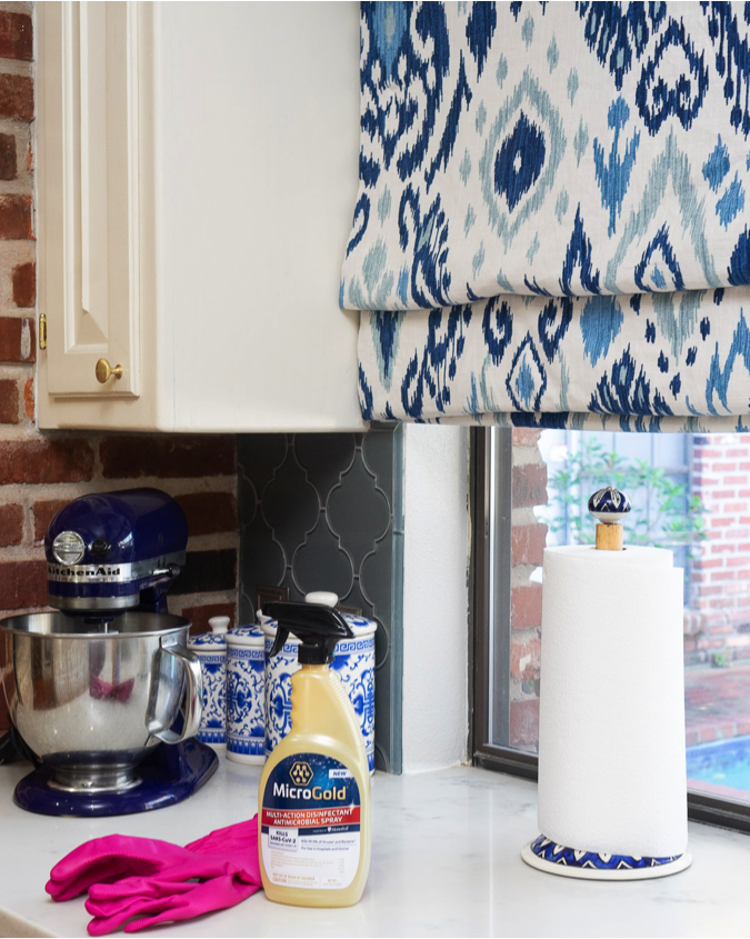 shespeaksup's tweet photo. #AD "I am so excited to share with you all @GetMicroGold Multi-Action Disinfectant Antimicrobial Spray. It kills 99.9% of viruses and bacteria, and includes antimicrobials"- @BelleOmniley. Read more: https://t.co/z0Z4lcOuAg #MicroGoldMultiAction #MicroGoldKillsCOVID #GetMicroGold https://t.co/8bOmUQUuDp