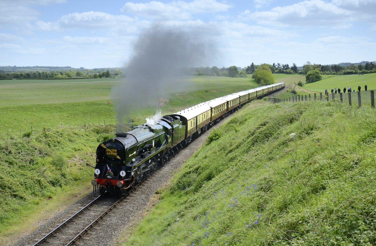 svrofficialsite's tweet photo. It's a real battle of the titans as Taw Valley faces 'The Flying Pig' for a place in the next round of the SVR Steam Engine Championship. RT for Taw Valley, Like for 'The Flying Pig.' #SVRFamily #SVRChampionship https://t.co/eGNTGDg7pL https://t.co/iU5XrSxVDr