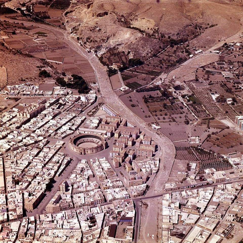 elningun's tweet photo. Almeria 1961
Me encanta ver como el barrio de los ángeles eran todo huertos y como la rambla dividía la ciudad en dos.
@lavozdealmeria @AlmerienseHarto @AlmeriaTrending https://t.co/UlpResqTBL