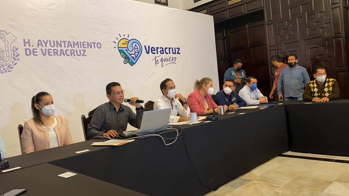 COPARMEXVer's tweet photo. En representación de @beto_aja, la VP Ejecutiva y Pdta de la Comisión de Vivienda de #CoparmexVer, #AnaMaríaHerrera estuvo presente en la sesión del Consejo Municipal de Mejora Regulatoria de @AyuntamientoVer. Ahí se presentó la plataforma electrónica para trámites en línea. https://t.co/NUzxekT0nJ