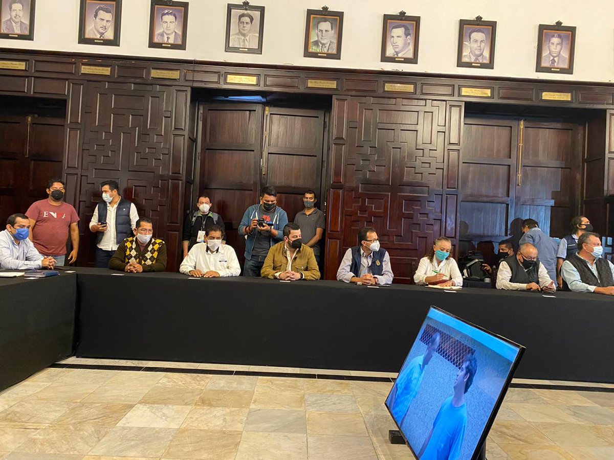 COPARMEXVer's tweet photo. En representación de @beto_aja, la VP Ejecutiva y Pdta de la Comisión de Vivienda de #CoparmexVer, #AnaMaríaHerrera estuvo presente en la sesión del Consejo Municipal de Mejora Regulatoria de @AyuntamientoVer. Ahí se presentó la plataforma electrónica para trámites en línea. https://t.co/NUzxekT0nJ