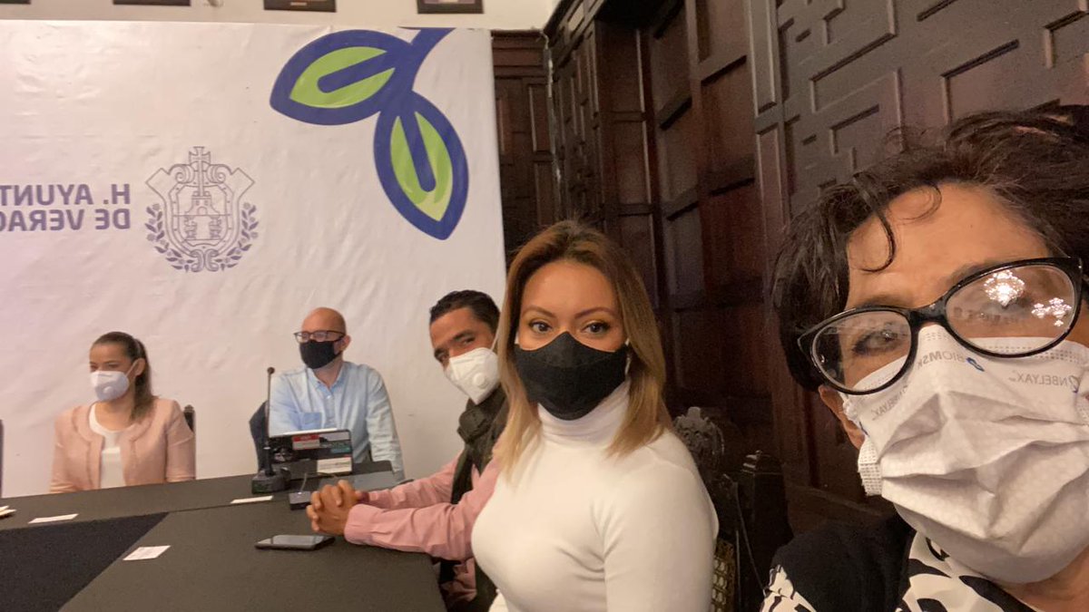COPARMEXVer's tweet photo. En representación de @beto_aja, la VP Ejecutiva y Pdta de la Comisión de Vivienda de #CoparmexVer, #AnaMaríaHerrera estuvo presente en la sesión del Consejo Municipal de Mejora Regulatoria de @AyuntamientoVer. Ahí se presentó la plataforma electrónica para trámites en línea. https://t.co/NUzxekT0nJ