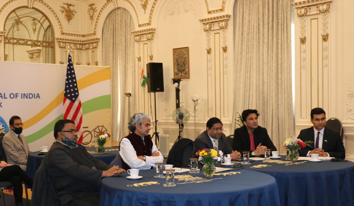 IndiainNewYork's tweet photo. @IndiainNewYork, JKTPO &amp; #USISPF organized a #Saffron Trade Promotion Event and Virtual Buyer Seller Meet.
The event showcased the range and unique qualities of #Kashmiri Saffron. J&amp;K govt has taken several initiatives to modernize saffron processing and to promote its #export. https://t.co/jDfDKSLFMS