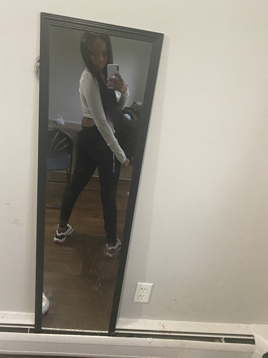 duhh_imkrissy's tweet photo. I’m back hoes https://t.co/35w6QfSkon
