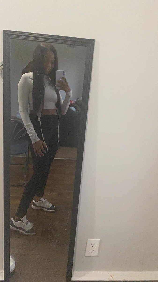 duhh_imkrissy's tweet photo. I’m back hoes https://t.co/35w6QfSkon