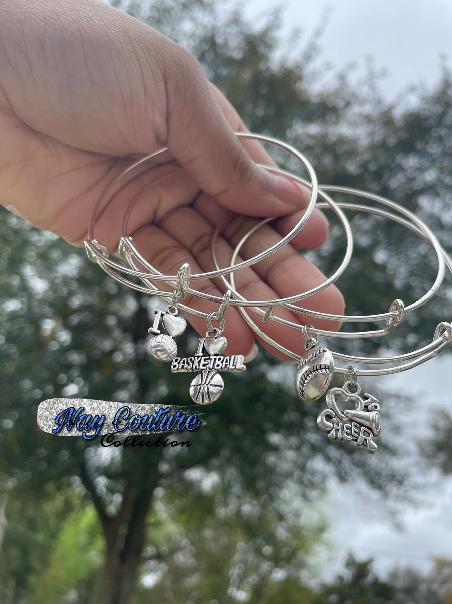 prettymaniacnae's tweet photo. follow my business page &amp; shop pls !!
@naycouturecollection 
#BlackOwnedBusiness 
only on Instagram,working on other social media platforms to promote my business ,stay tuned .💙 https://t.co/VbbyLmRS39