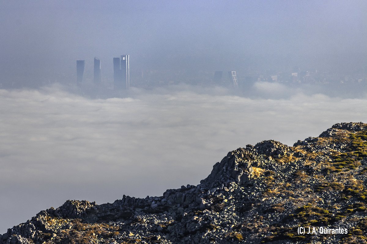 JoseAQuirantes's tweet photo. La disipación de la niebla esta tarde en Madrid desde las cumbres de Guadarrama https://t.co/eL9VczqD34