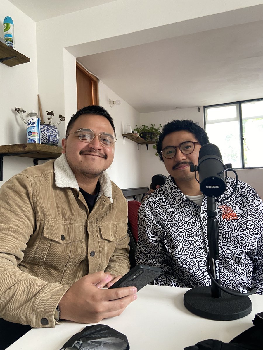 irmaruisenor's tweet photo. BBs #DISCOSSENTIMIENTO en entrevista #MAGMA #CLUBLAVA #YORadio @YOtelcomex <3
#np Rompiste Mis Flores - Lágrimas (@mitaminelab sentimental edit) <3
https://t.co/EEekY3d0xZ https://t.co/auDjDZGeyi