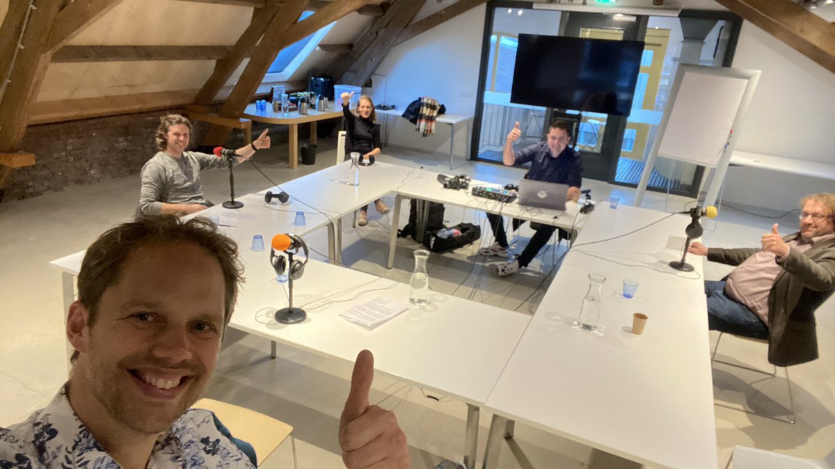 Podcast opnemen ... met hoofdtelefoon op, samen met Perry de Louw, microfoon voor je snuit. Net echt😉 #droogte #ruimtelijkeadaptatie <a href="/ValleienVeluwe/">Waterschap Vallei en Veluwe</a> <a href="/DeltaresNL/">DeltaresNL</a> <a href="/CleantechCTR/">Techniekfabriek Zutphen</a> #podcast #watersysteem #ruimtelijkeadaptatie #klimaatbestendig