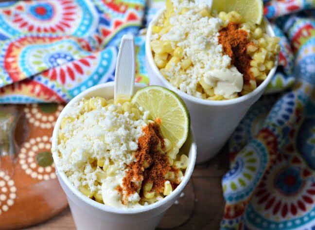 w3xfg's tweet photo. Este es un elote en vaso// este es un esquite. 
De nada. https://t.co/aD61jcf6ru