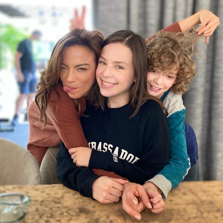 Mafae_SNavarro's tweet photo. Nuestra hermosa y ocurrente @silvnavarro compartiendo vía IG con #Dalexa y #DiegoEscalona
Muy pronto juntos en @SuerteDeLoli 🥰🥰🥰🥰
@Telemundo https://t.co/En657nczDT