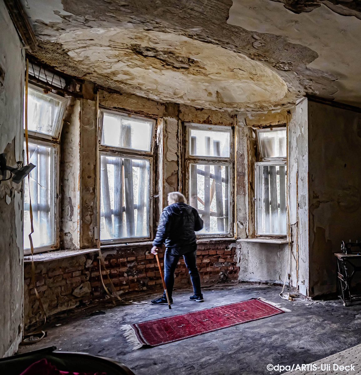 DER VISUELLE K(L)ICK -Lost  Places - Schlosshotel Waldlust in Freudenstadt. Foto Copyright: dpa/ARTIS-Uli Deck #lostplaces#grandhotel#waldlust#schlosshotel#freudenstadt#schwarzwald#badenwürttemberg#geisterhotel#luxushotel#verfall#fotografie#geschichte#vereindenkmalfreundewaldlust