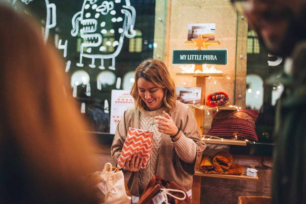 Cerámica, bixutaría, ilustración e todo o que soñamos agasallar estas festas estará este ano no Mercado da Estrela! As pezas da túa marca creativa poden tamén estar presentes nesta 9ª edición se envías a túa solicitude antes da medianoite de hoxe! Agardamos pola túa preinscrición