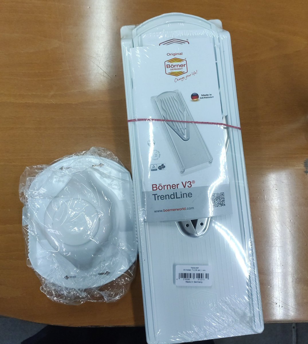 vdifiore's tweet photo. Ayer siguiendo las recomendaciones de @RODHERRERO cuando #Madre me preguntó si había decidido regalo le dije que claramente era una Mandolina #borner https://t.co/zQO7Wgr9ma
