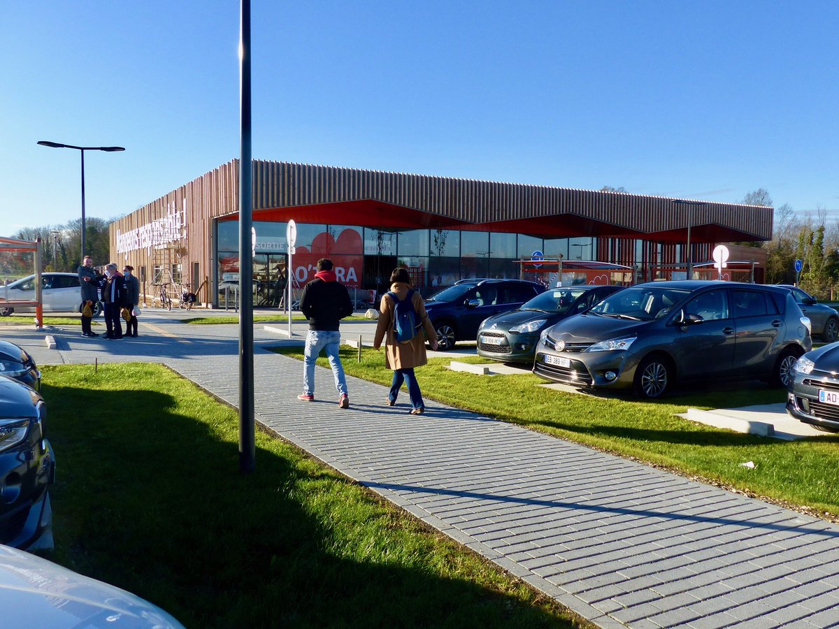 AAPicarde's tweet photo. 25 producteurs locaux en #CircuitCourt et 50 #agriculteurs au total : l’ouverture d’#OTera Amiens est un débouché de plus dans la Somme. https://t.co/Ql8OFbWZ8p