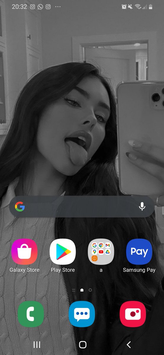 trapsghetto's tweet photo. LE DEJÉ EL TELÉFONO A MI PAPÁ Y ME PREGUNTÓ QUIÉN ERA LA DE MI FONDO DE PANTALLA era Marnie le dije que era una cantante https://t.co/uWFYTjOTDQ