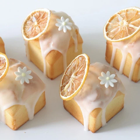Lemon cheesecakes