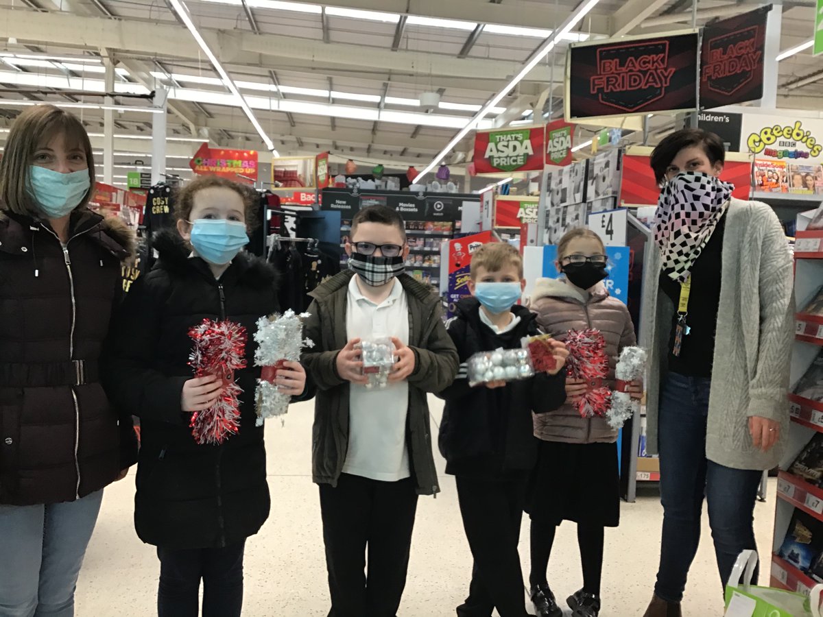 MrsMathieson1's tweet photo. Thank you @AsdaForfar for your donation of Christmas decorations for our Christmas Tree Trail! π #strathietrees #funinP4 #enterprise #forfar #community @StrathmorePS https://t.co/83kyscIptg