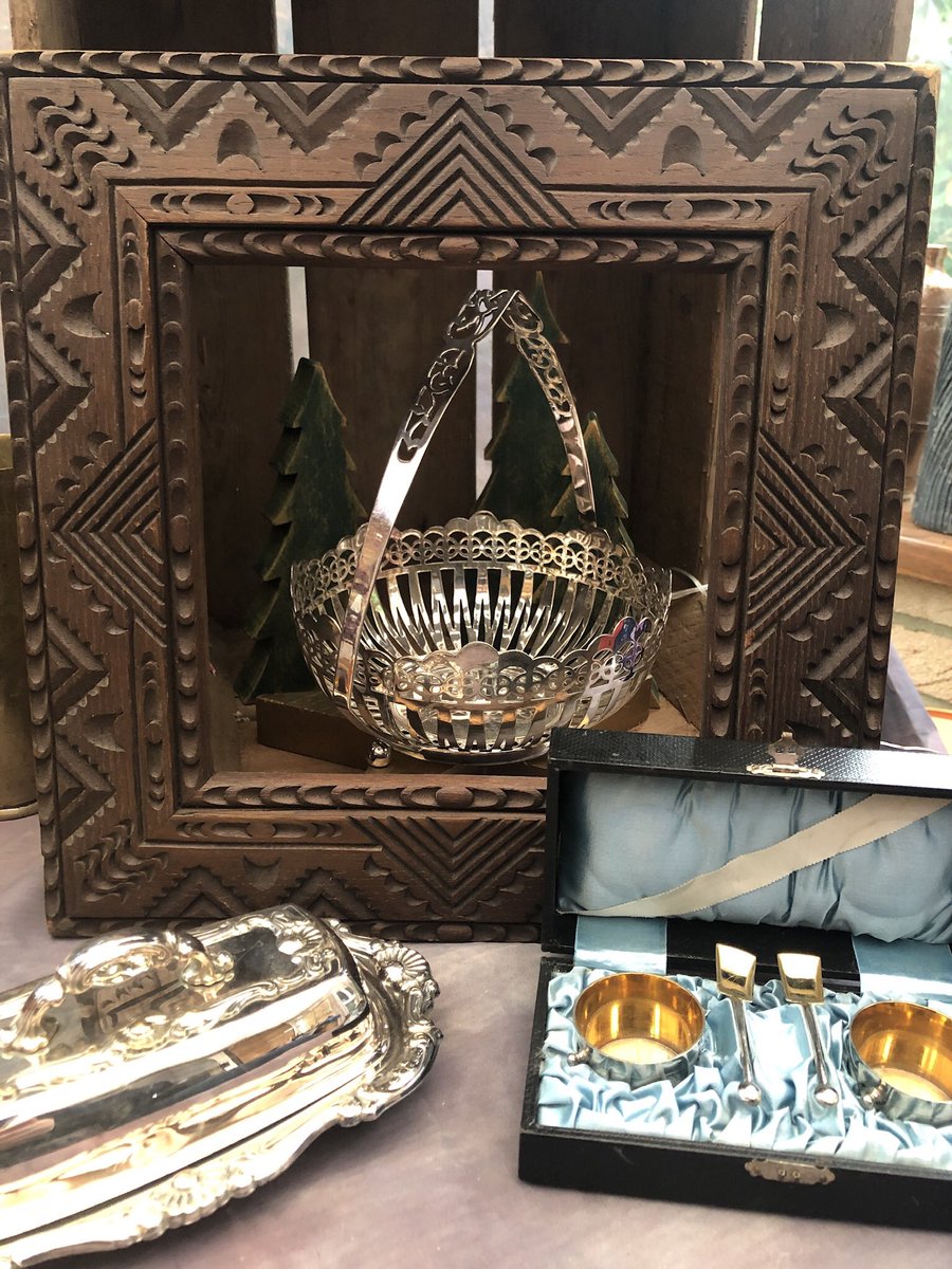 #ElyHourVirtualCraftFair2020 more vintage treasure perfect for dressing that Christmas table.