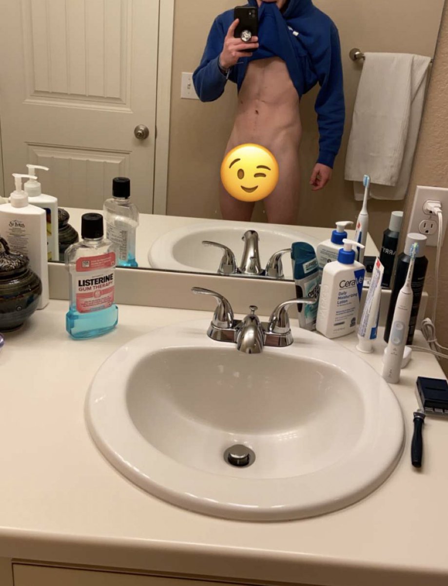 twinkmaster5's tweet photo. Happy hump day boys, someone needs to come worship me NOW. Get those wallets ready and maybe I’ll let you see my alpha cock #cashmaster #twink #humanatm #findom #alpha #master #muscleworship https://t.co/cjhnGiyS7U