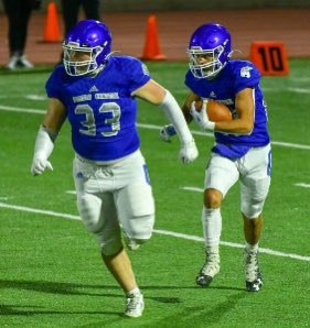PrepRedzoneCO's tweet photo. Pueblo’s offensive regular season standouts in 2020:

https://t.co/jPFntVsrhg

Across the eight Pueblo teams that played this fall, here’s who stood out offensively...

#copreps @ormanarmysports @PrepRedzone https://t.co/qdIt3xBDXu
