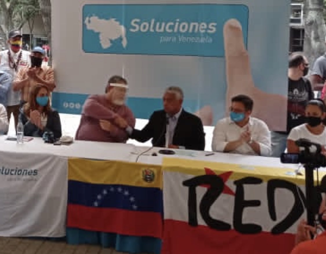 juanbarretoc's tweet photo. #18Nov en cada plaza,barrio, esquina, caserío, portón de fábrica, se juega el porvenir. Ya somos miles los dispuestos a rescatar a nuestra amada patria. Obreros, indígenas, campesinos, jóvenes, mujeres, todo un pueblo unido para q juntos #SavemosAVenezuela #VotaEnLaDelMapaDeVzla https://t.co/lQ95qu2rQK