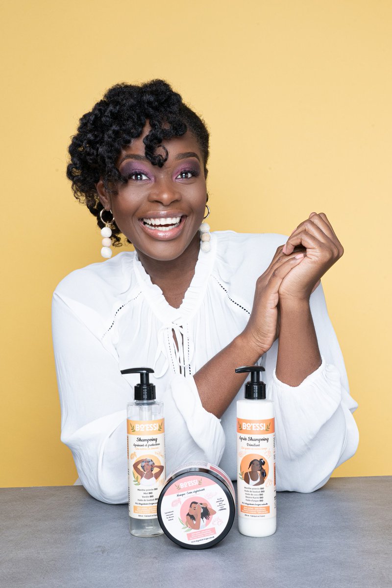 Ça fait des mois et des mois que je travaille sur ce beau projet.
Et aujourd'hui c'est enfin le jour J.
Mon coeur déborde de joie et je ne sais pas vraiment par où commencer alors je vais juste le dire comme ça: Je lance ma marque de produits capillaires Bo'essi Beauty🧡