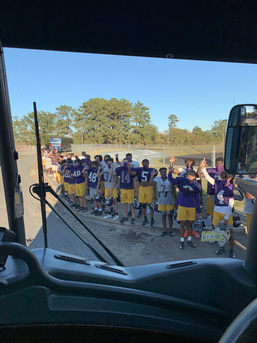 JAviles92's tweet photo. What’s it like working at Lufkin? This picture should say enough.  @Lufkinfootball supporting the band as we leave for our marching contest. #75901 https://t.co/XDKMYlH5lX
