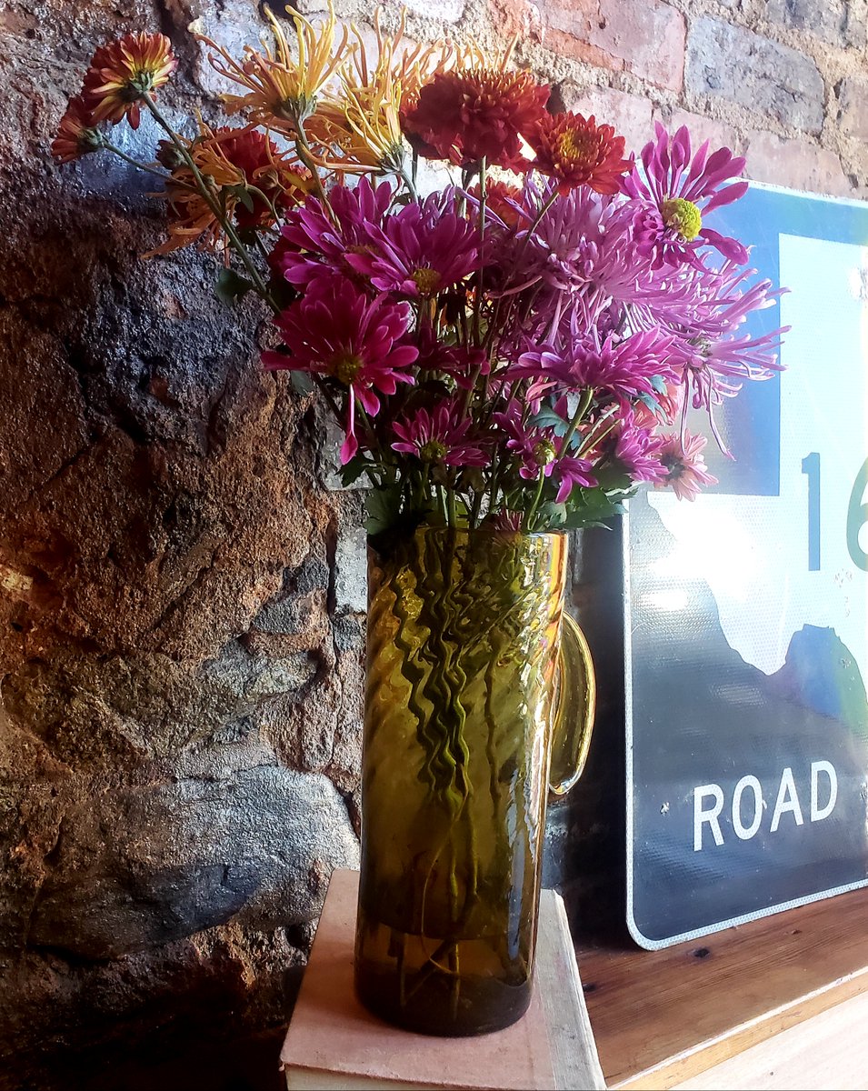WorldFamousATH's tweet photo. We bought these flowers from @dailycoop. They grew up at R&amp;R Secret Farms. #LocalStuff #AthensGA https://t.co/NbSRhgMDCM