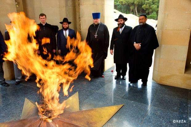 SShikhmammadova's tweet photo. #Jew #Muslim #Christian religious representatives together visit the Alley of Martyrs in #Baku &amp; pray for our martyrs &amp; soldiers fighting in front. One of random occasions on such harmony of religions can only be seen in #Azerbaijan https://t.co/y6dbkTiV52