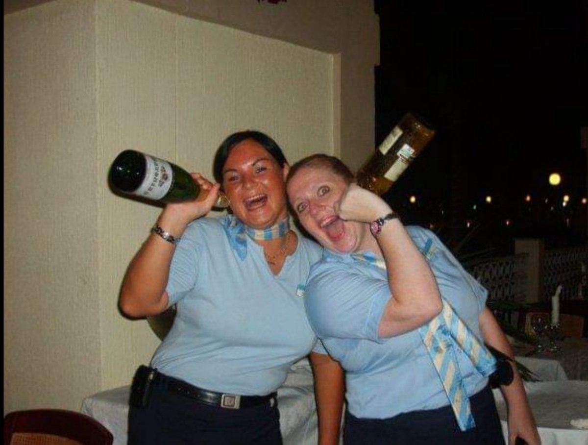 dunne72's tweet photo. Love seeing old photos from my rep days 😂
Such great times and memories and lifelong friends made
#holidayrep
#tui
#thomsonholidays
#reps
#entertainer
#overseas
#memories https://t.co/DstjqlRscq