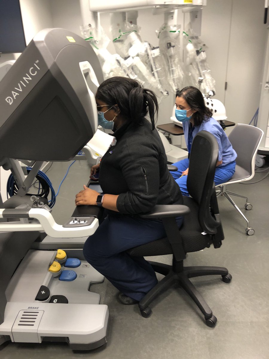 What could be better than a day in the sim lab practicing our robotic skills? Dr Dina Podolsky introduced our junior residents to the console this week. Here you see Dr Kwanza Warren, PGY1, practicing with Dr Podolsky coaching her one-on-one 🤖
