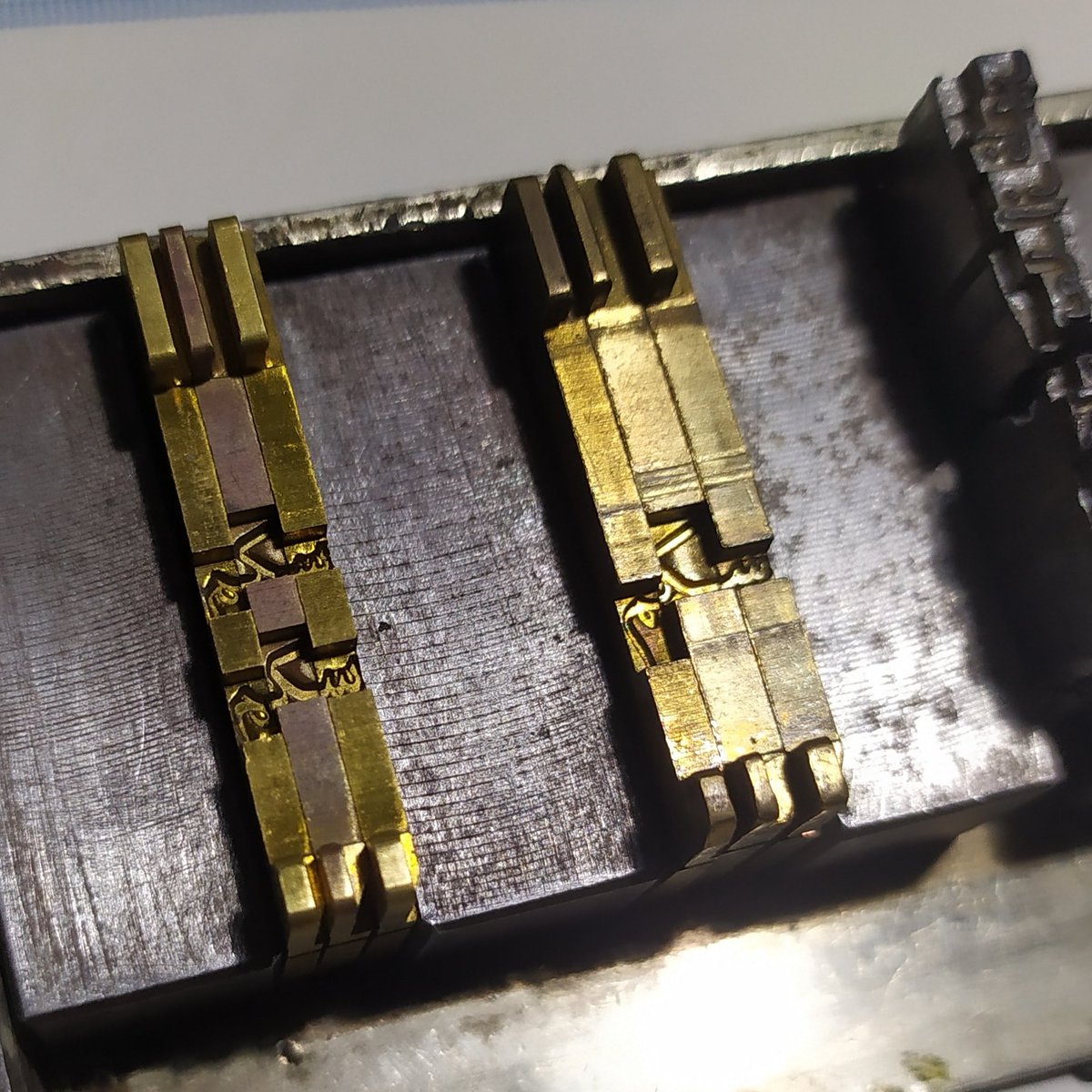 amiirmesbahi's tweet image. Intertype Arabic 18pt &amp;amp; 16pt matrixes.
personal collection.

#intertype #matrixes #Arabic #typeface