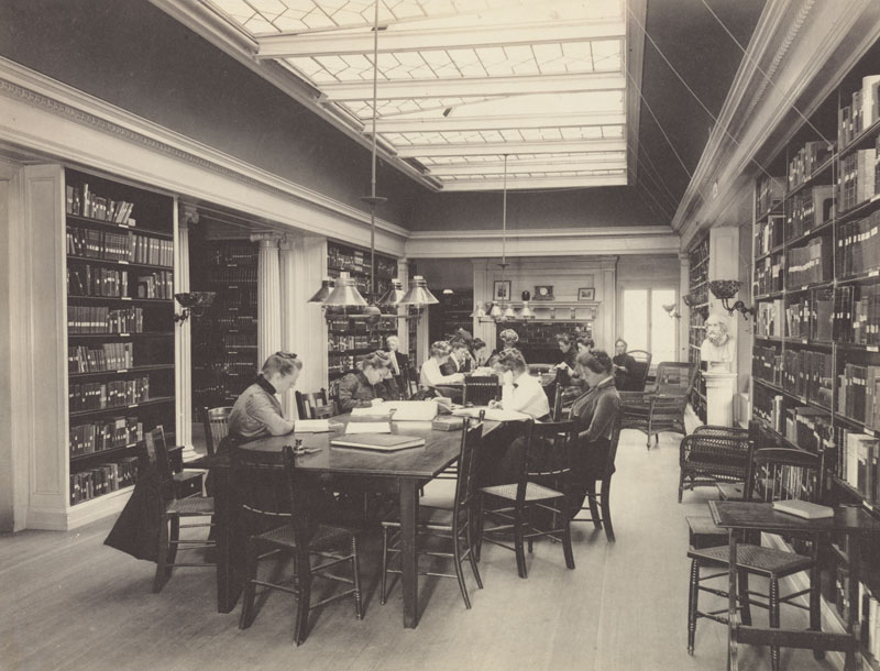 Crawford attended  #Radcliffe College between 1894 and 1897. Financial hardship forced her to drop out before finishing her degree. But because of her social and intellectual engagement, her Radcliffe fellows always considered her a member of the class of 1898.3/