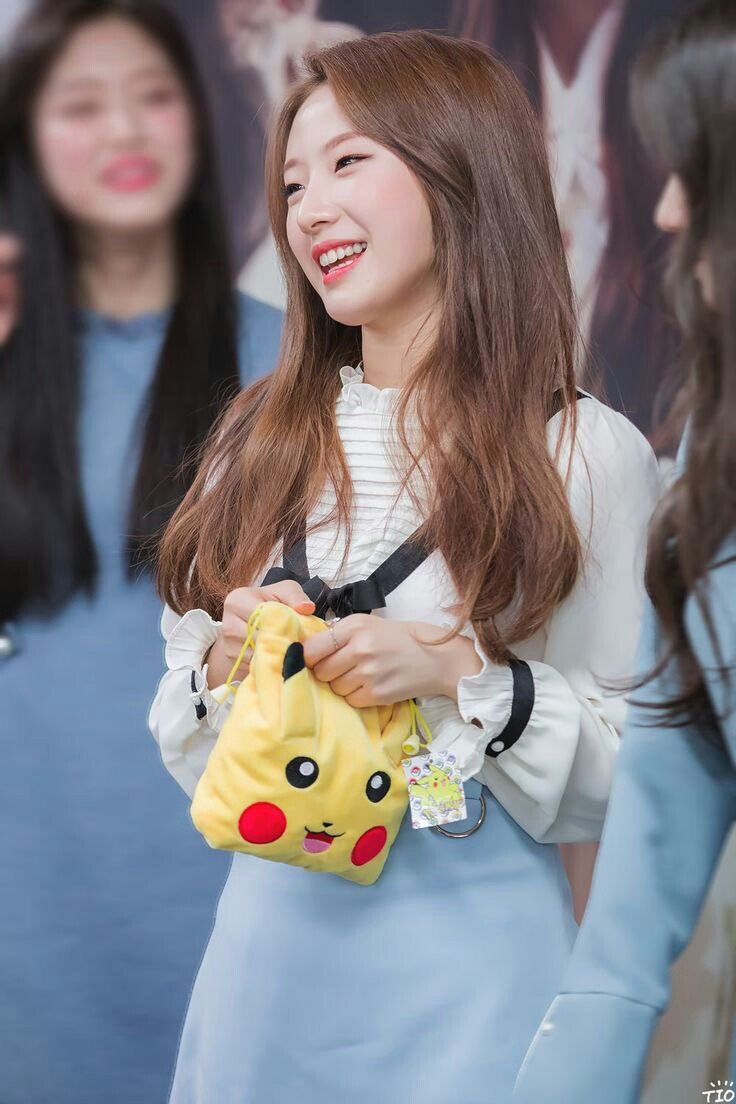 hey! this is a new account for #Haseul. here i will post edits, photos, lqs and threads about her! and specially haseul being the cutest girl EVER. i hope you support me, please rt and follow me to reach more orbits! 💚🕊
