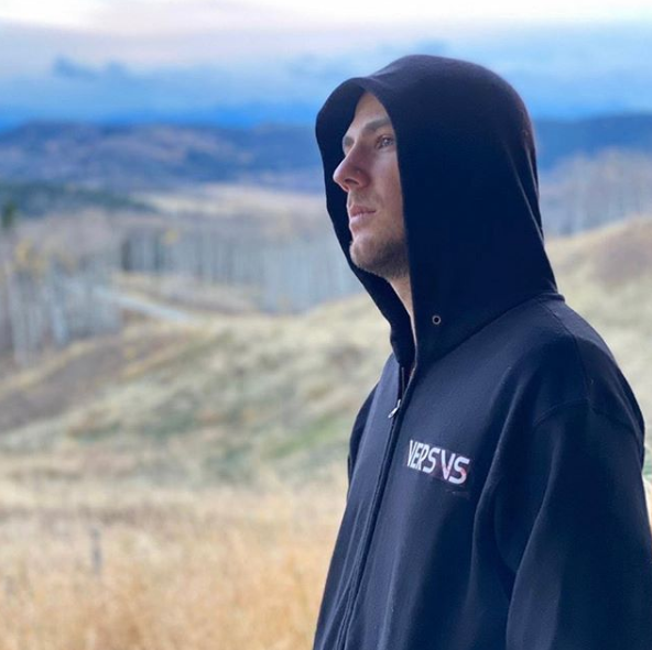 anrfactory's tweet image. With an ominously brooding start, the haunting beat sweeps in and takes all the dust away with a fiery ripper of a track that hits the middle stump.  #2020HipHop #FireMusic #Invisible #ItalianCanadian #newmusic #RoyceDa59 #spotify #Versvs anrfactory.com/?p=30595