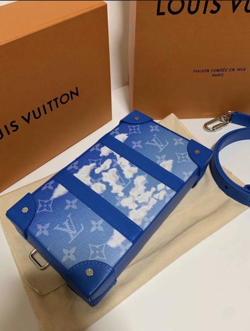 AShoenopoly's tweet photo. Brand new Louis Vuitton Soft Trunk Monogram bag! DM me offers🔌🥶 https://t.co/HEVLgv1FBT