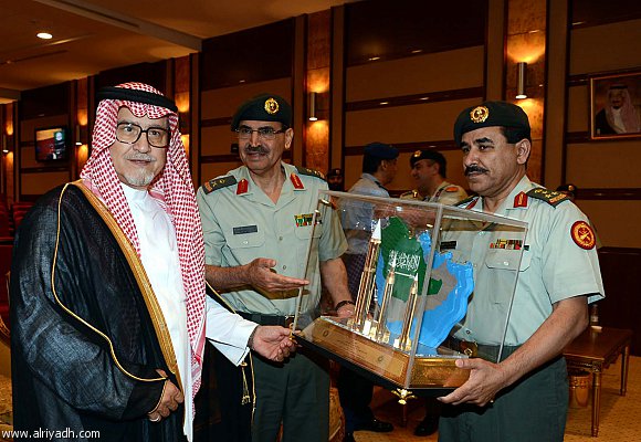 In 2013, Saudi Arabia published a tiny picture of three golden missile models being presented to the country's deputy defense minister. The one on the left depicts a DF-3 which is well known to be operated by KSA. The two other types, however, are a bit of a mystery. 2/12