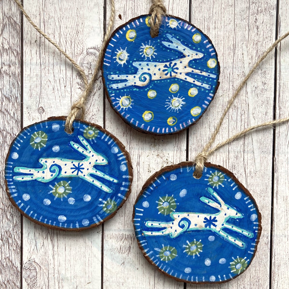 buck_lj's tweet photo. I’ve also got sets of 3 mini wood slice leaping hares! https://t.co/kGTJ4JNcQD #HandmadeHour #PowerHour #UKCraftersHour #leapinghare #christmasdecorations https://t.co/8cZTrmOpc4