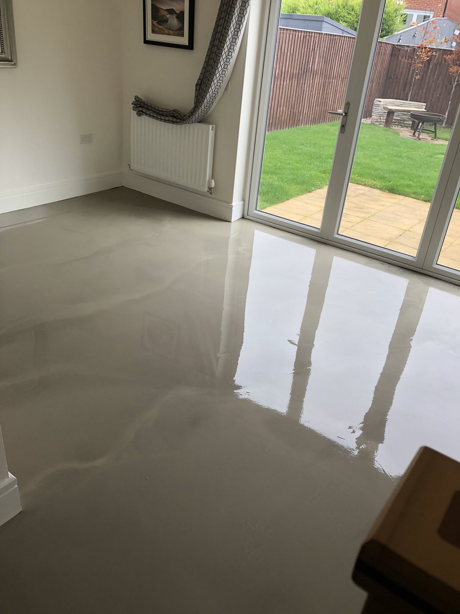 Floor Screeding/levelling before karndean
