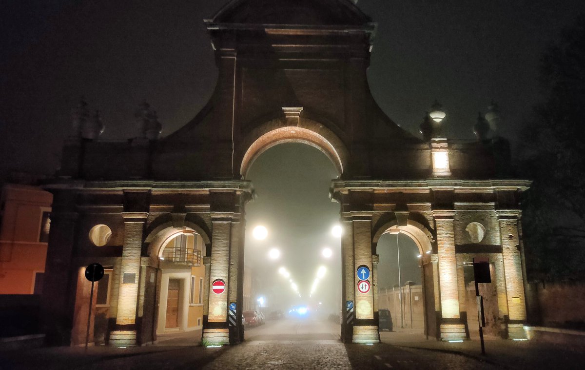FerraraMagic's tweet photo. #fog #Ferrara https://t.co/oZEb3LHbyk