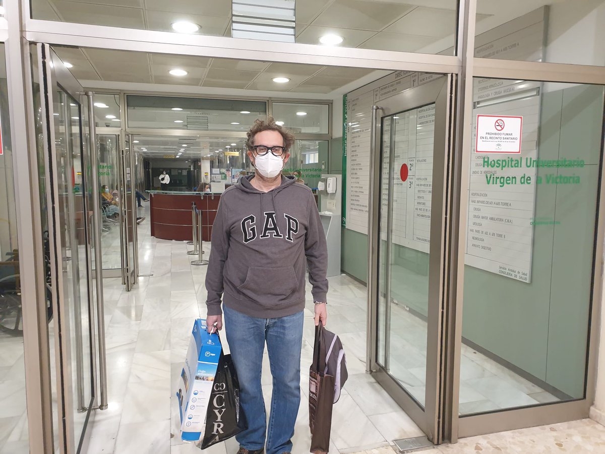 Julio J. Caballero (@juliojcaballer1) on Twitter photo Mi agradecimiento infinito a los profesionales del <a href="/HUVV_SAS/">Hospital Clínico Virgen de la Victoria</a> que con su dedicación y esfuerzo me han ayudado a superar la dureza de esta pandemia de #COVID_19🦠. Con especial recuerdo de los 7 dias en la unidad de RECU.
Estamos en las mejores manos <a href="/saludand/">Consejería de Salud y Consumo</a>.
De vuelta a la vida Mi agradecimiento infinito a los profesionales del <a href="/HUVV_SAS/">Hospital Clínico Virgen de la Victoria</a> que con su dedicación y esfuerzo me han ayudado a superar la dureza de esta pandemia de #COVID_19🦠. Con especial recuerdo de los 7 dias en la unidad de RECU.
Estamos en las mejores manos <a href="/saludand/">Consejería de Salud y Consumo</a>.
De vuelta a la vida